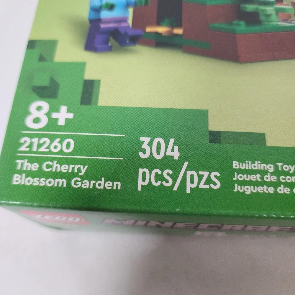 LEGO Minecraft 21260 The Cherry Blossom Garden 304 Pc New Sealed Building Set